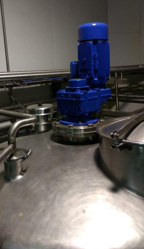 Agitador vertical industrial con turbinas de doble flujo Agitador vertical industrial con turbinas para tanque de homogeneización